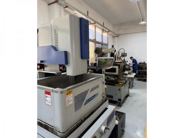 Wire cutting machine